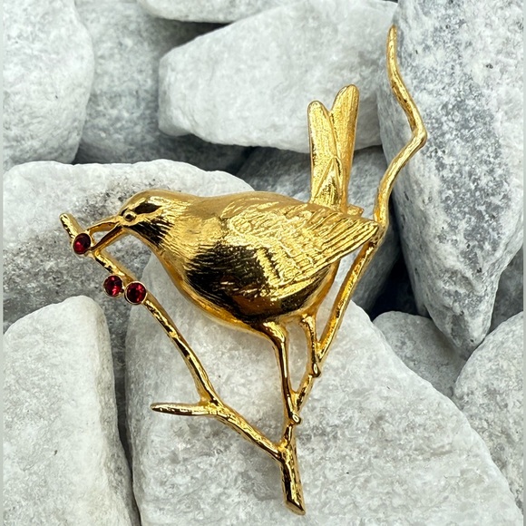 Vintage Joan Rivers Bird on Branch Brooch Gold Tone Ruby Red Rhinestone Berries - Picture 5 of 17